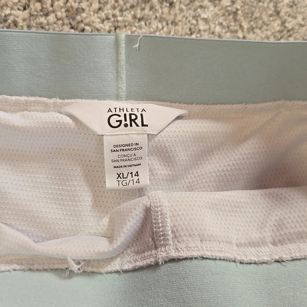 Athleta Two-Tone Pleated Mini Skirt in Light Gray and Pale Blue